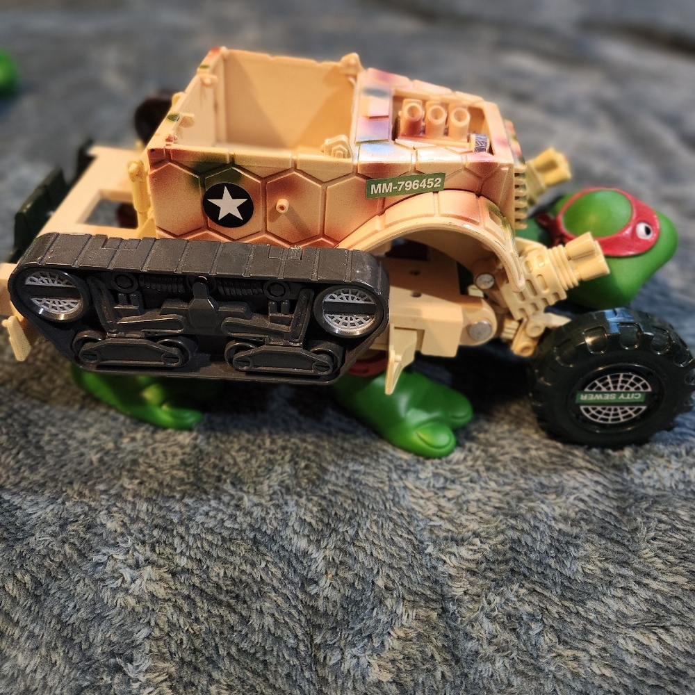 vintage toy is a 1992 Teenage Mutant Ninja Turtles Muta-Carrier